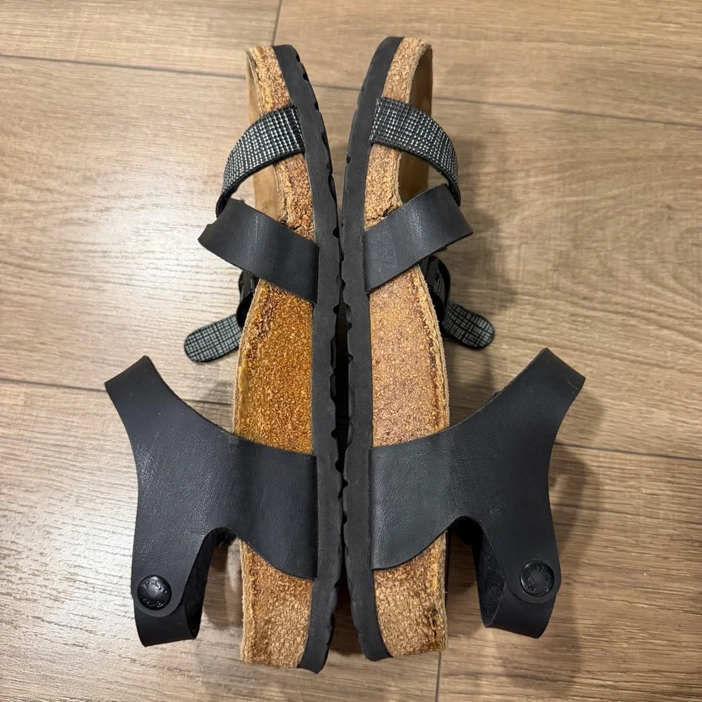 Birki’s lilie Birkenstocks Black with white strapped Sandals, size 38